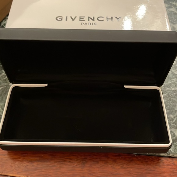 New Givenchy Eyeglasses Sunglasses Case With Cloth.7L, 1.75 , 3D. Black - Picture 8 of 8